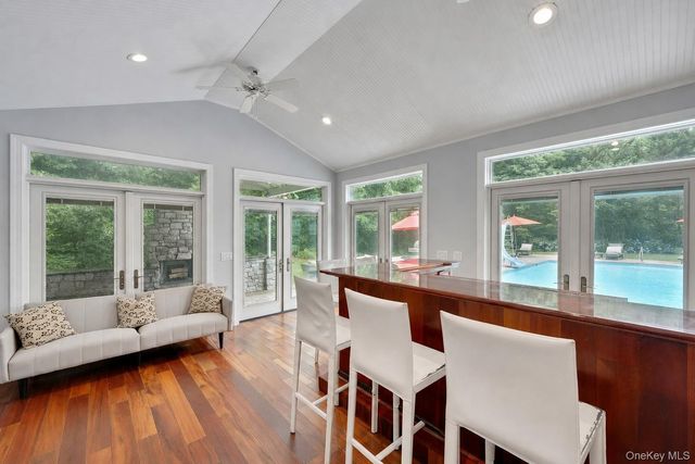 16 Hearthstone Circle, Scarsdale, NY 10583