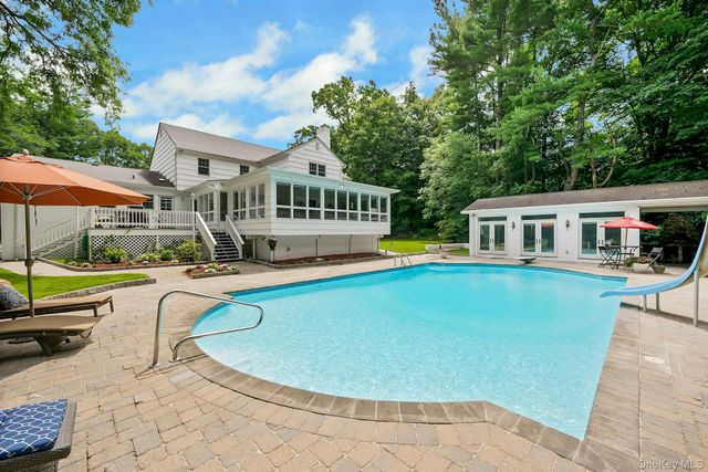 16 Hearthstone Circle, Scarsdale, NY 10583