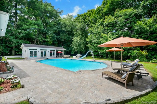 16 Hearthstone Circle, Scarsdale, NY 10583