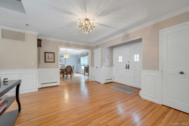 16 Hearthstone Circle, Scarsdale, NY 10583