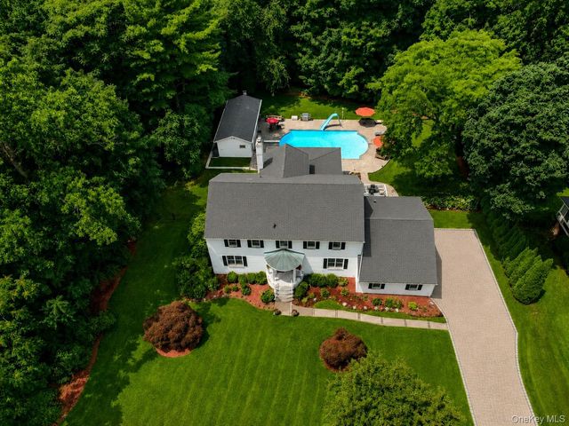 16 Hearthstone Circle, Scarsdale, NY 10583