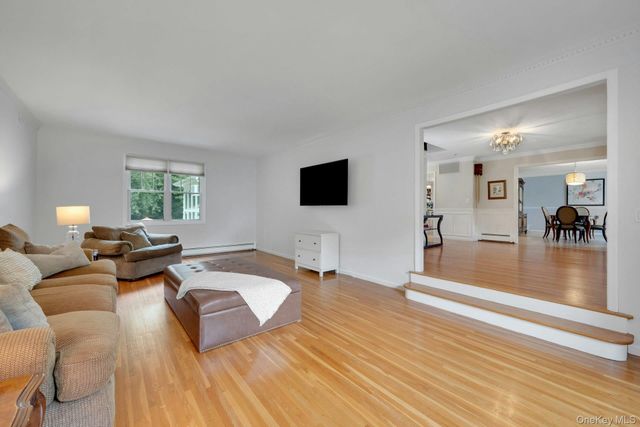 16 Hearthstone Circle, Scarsdale, NY 10583