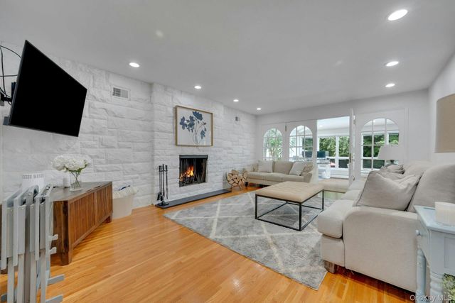 16 Hearthstone Circle, Scarsdale, NY 10583
