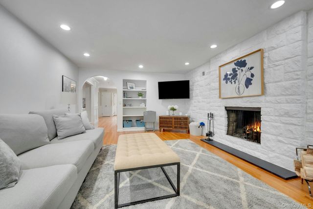16 Hearthstone Circle, Scarsdale, NY 10583