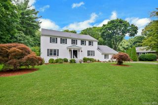 16 Hearthstone Circle, Scarsdale, NY 10583