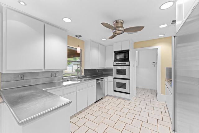 1115 S Greenstone Lane, Duncanville, TX 75137