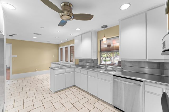 1115 S Greenstone Lane, Duncanville, TX 75137