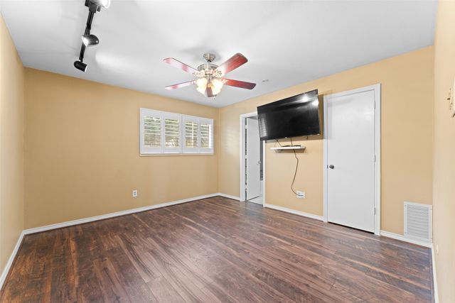 1115 S Greenstone Lane, Duncanville, TX 75137