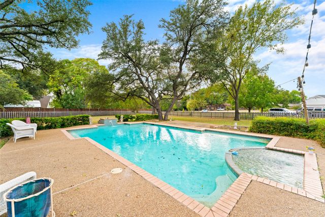 1115 S Greenstone Lane, Duncanville, TX 75137