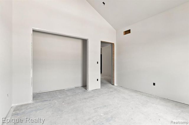 3301 Cornerstone Drive 73, Lake Orion, MI 48360