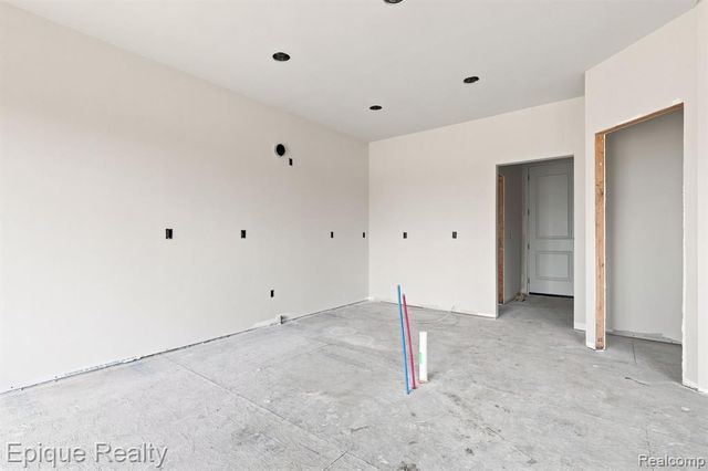3301 Cornerstone Drive 73, Lake Orion, MI 48360