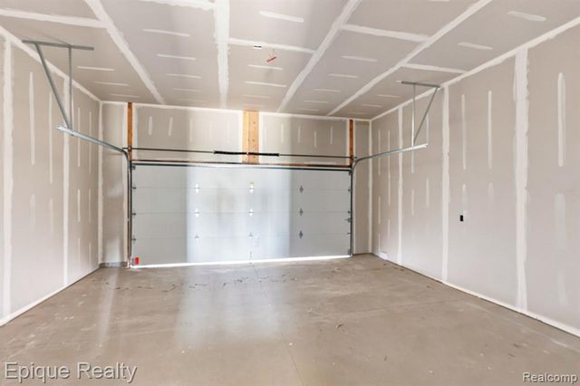 3301 Cornerstone Drive 73, Lake Orion, MI 48360