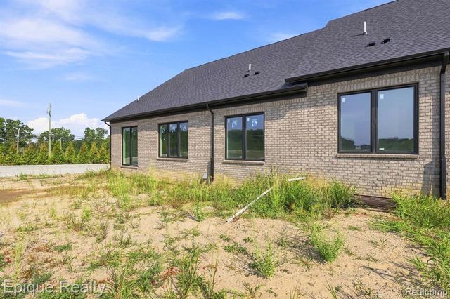 3301 Cornerstone Drive 73, Lake Orion, MI 48360