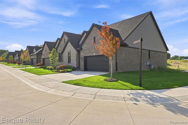 3301 Cornerstone Drive 73, Lake Orion, MI 48360