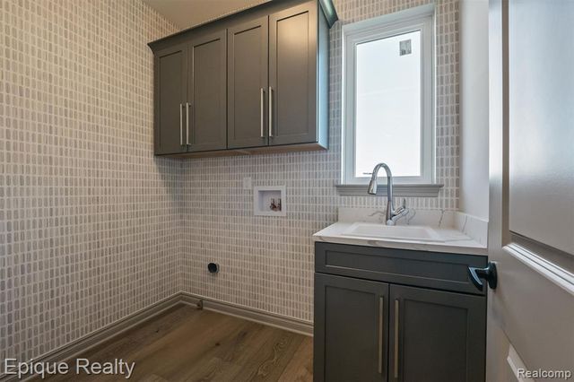 3301 Cornerstone Drive 73, Lake Orion, MI 48360