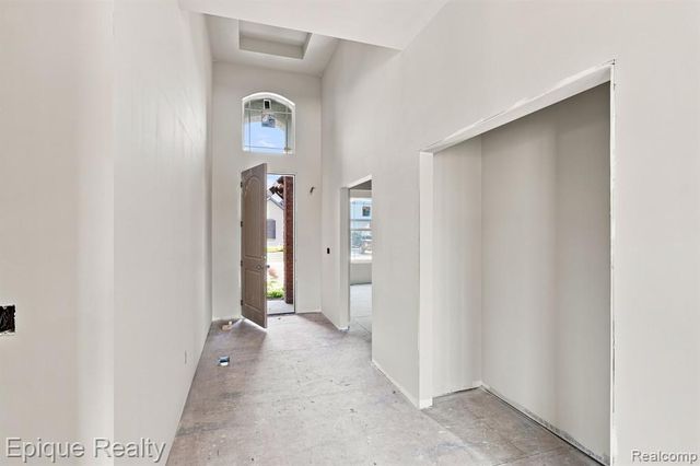 3301 Cornerstone Drive 73, Lake Orion, MI 48360