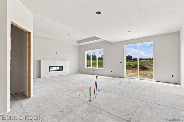 3301 Cornerstone Drive 73, Lake Orion, MI 48360