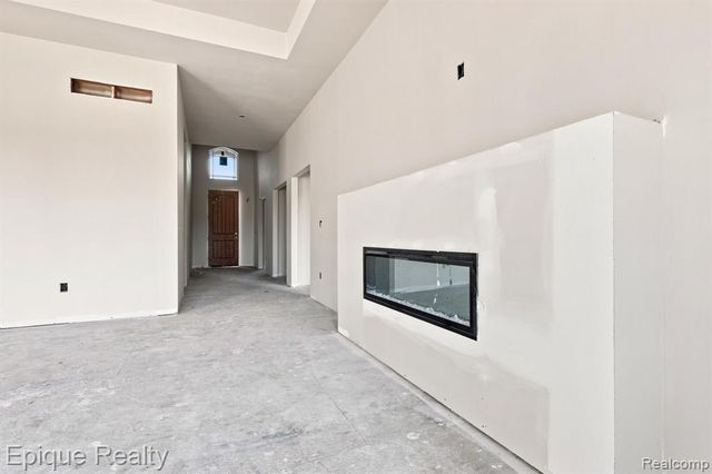 3301 Cornerstone Drive 73, Lake Orion, MI 48360