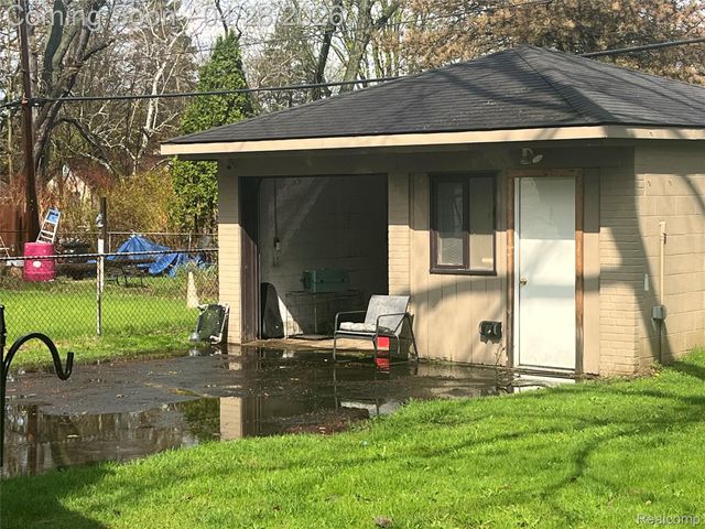 20934 Poinciana Street, Southfield, MI 48033