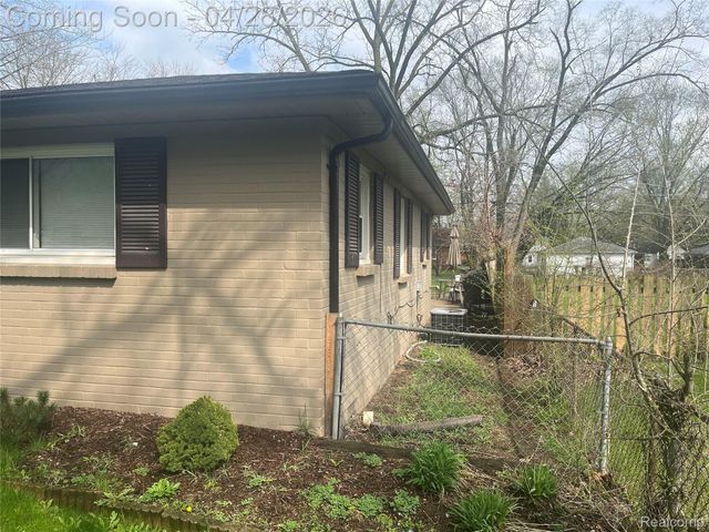 20934 Poinciana Street, Southfield, MI 48033