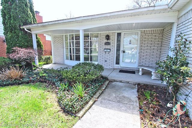 22512 Corteville Street, Saint Clair Shores, MI 48081