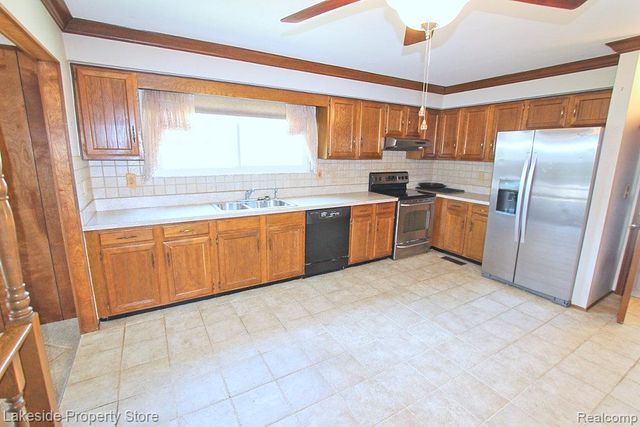 22512 Corteville Street, Saint Clair Shores, MI 48081