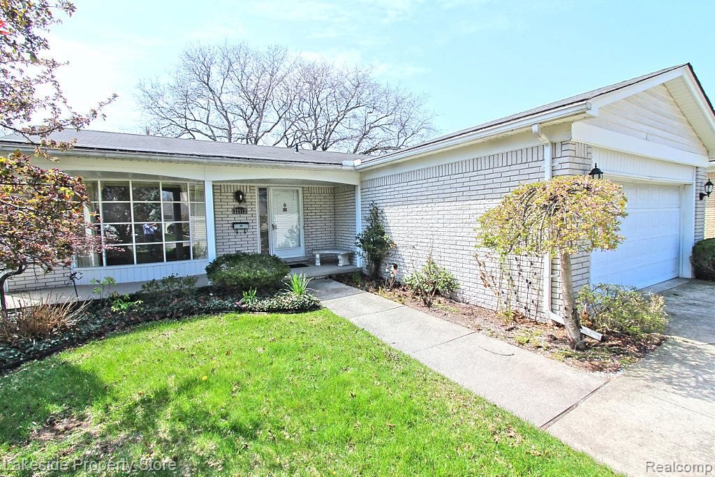 22512 Corteville Street, Saint Clair Shores, MI 48081