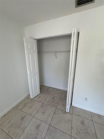 445 LAKEVIEW Drive 3, Weston, FL 33326