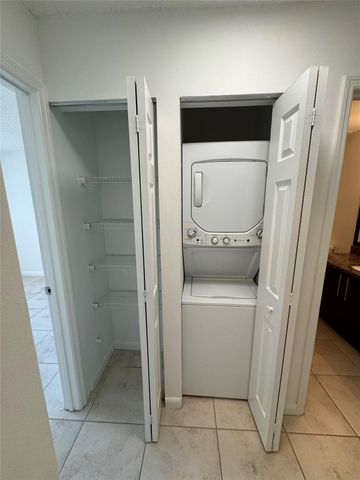 445 LAKEVIEW Drive 3, Weston, FL 33326