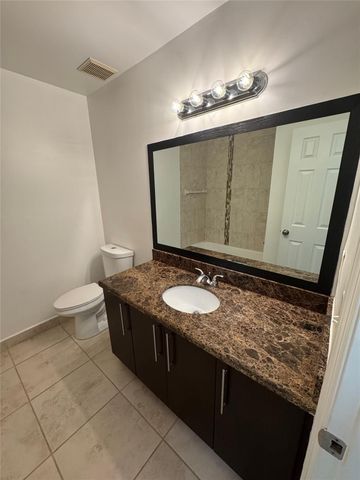 445 LAKEVIEW Drive 3, Weston, FL 33326