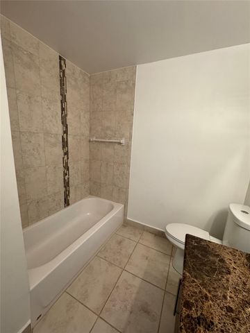 445 LAKEVIEW Drive 3, Weston, FL 33326