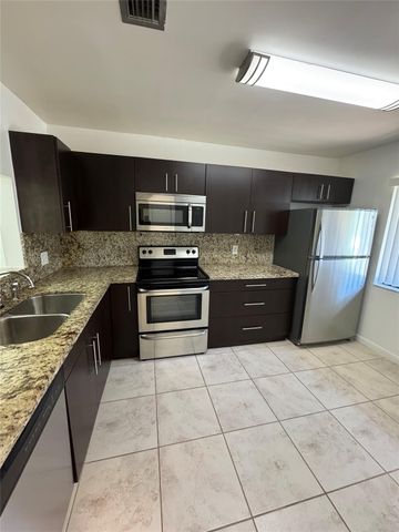 445 LAKEVIEW Drive 3, Weston, FL 33326