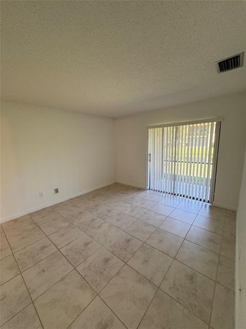 445 LAKEVIEW Drive 3, Weston, FL 33326