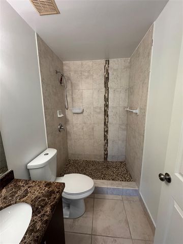 445 LAKEVIEW Drive 3, Weston, FL 33326
