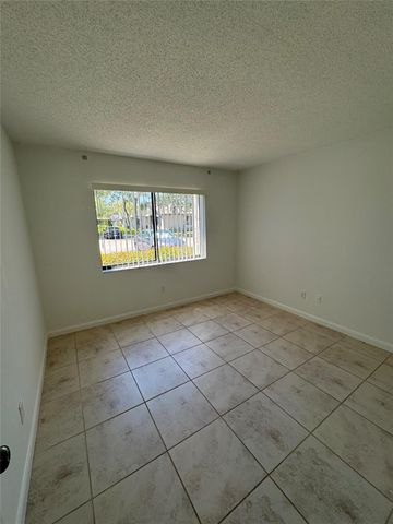 445 LAKEVIEW Drive 3, Weston, FL 33326