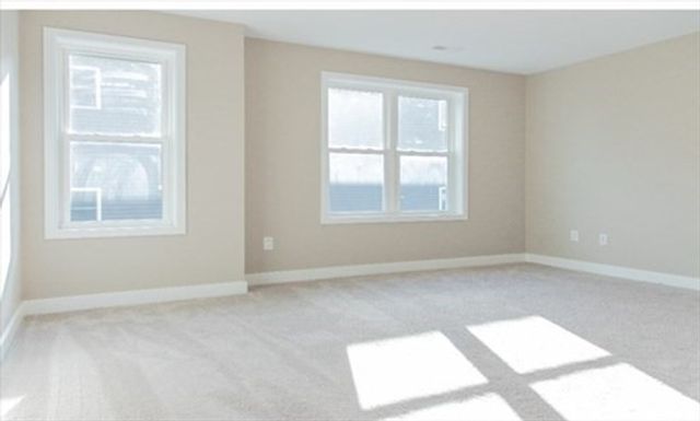 54 Richards St 54, Worcester, MA 01603