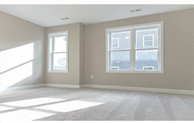 54 Richards St 54, Worcester, MA 01603