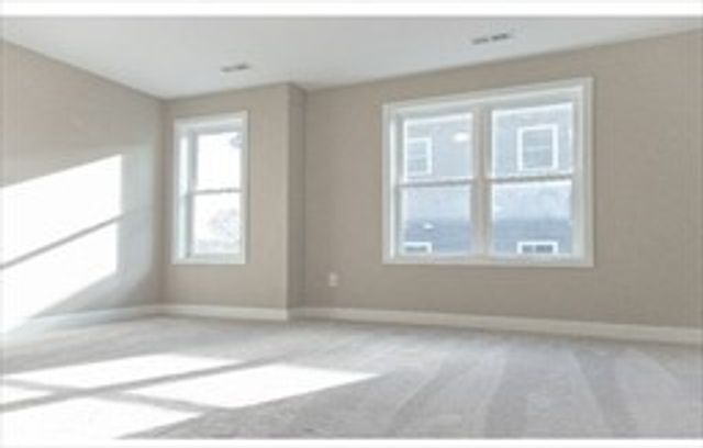 54 Richards St 54, Worcester, MA 01603