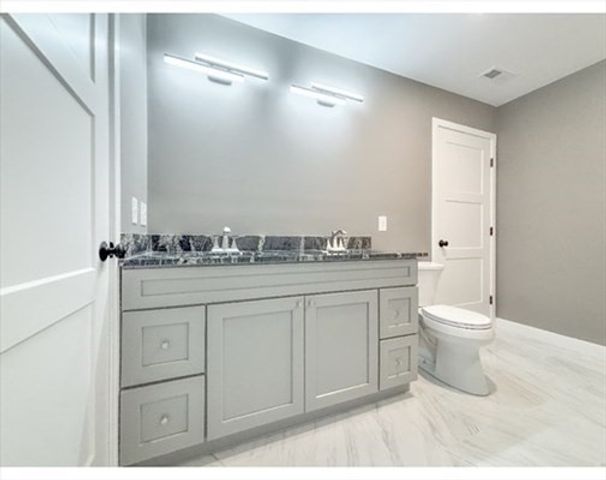 54 Richards St 54, Worcester, MA 01603