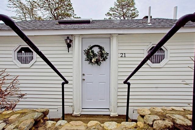 21 Hillside Rd, Plymouth, MA 02360