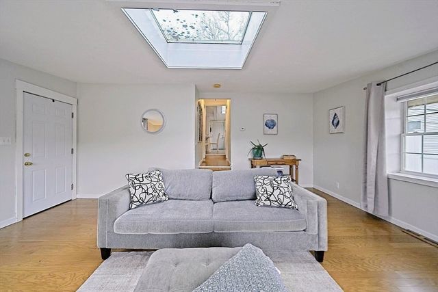 21 Hillside Rd, Plymouth, MA 02360