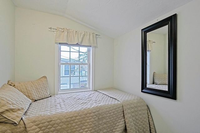 21 Hillside Rd, Plymouth, MA 02360