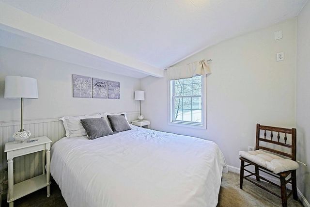 21 Hillside Rd, Plymouth, MA 02360