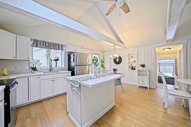 21 Hillside Rd, Plymouth, MA 02360