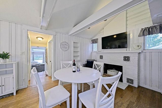 21 Hillside Rd, Plymouth, MA 02360