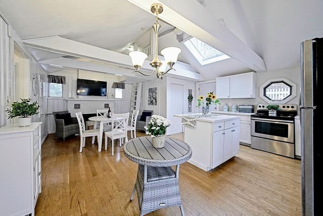 21 Hillside Rd, Plymouth, MA 02360