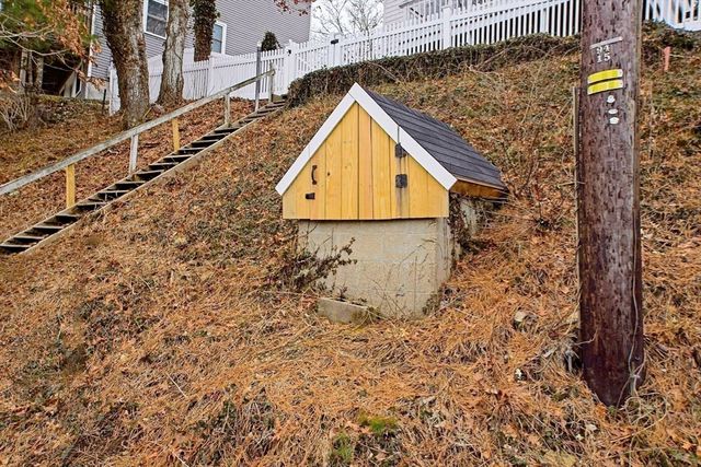 21 Hillside Rd, Plymouth, MA 02360