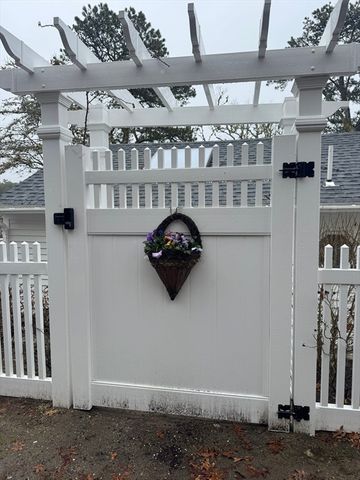 21 Hillside Rd, Plymouth, MA 02360