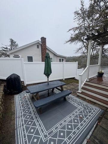 21 Hillside Rd, Plymouth, MA 02360