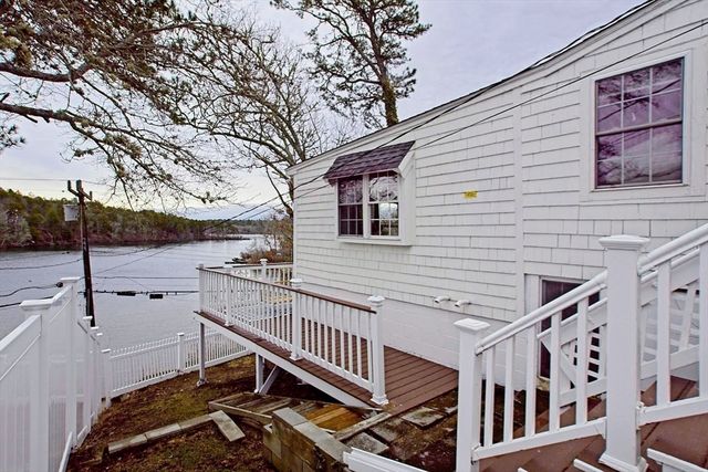 21 Hillside Rd, Plymouth, MA 02360